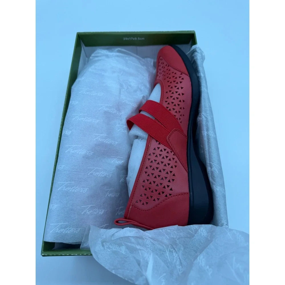 Trotters Josie Red Perforated Leather Mary Jane Flats T1761-610‎ Womens 7.5 WW